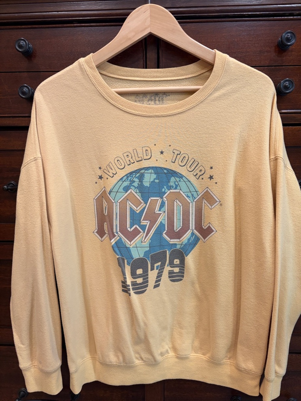 AC/DC World Tour 1979 Globe Graphic Crewneck Sweatshirt Sand Tan Vintage Rock M